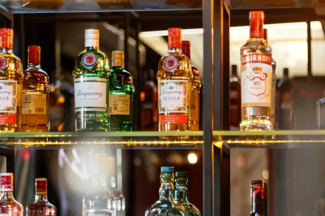 Ile kosztuje barman na wesele? Ceny, pakiety i jak oszczędzać