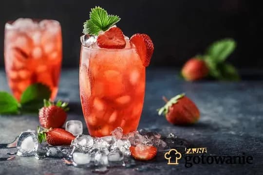 Drink z truskawkami: Proste przepisy na lato i cały rok!