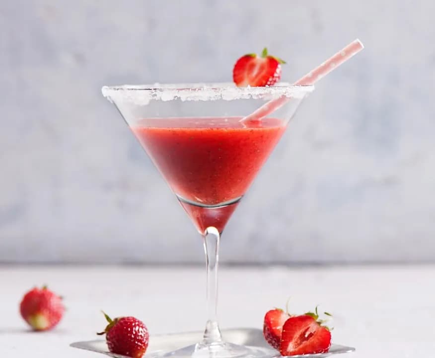 Truskawkowe Daiquiri: 4 składniki, 4 przepisy na lato!