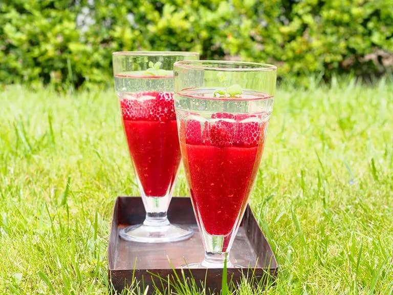 Jak sklarować galaretkę? Przepis na krystaliczny deser!